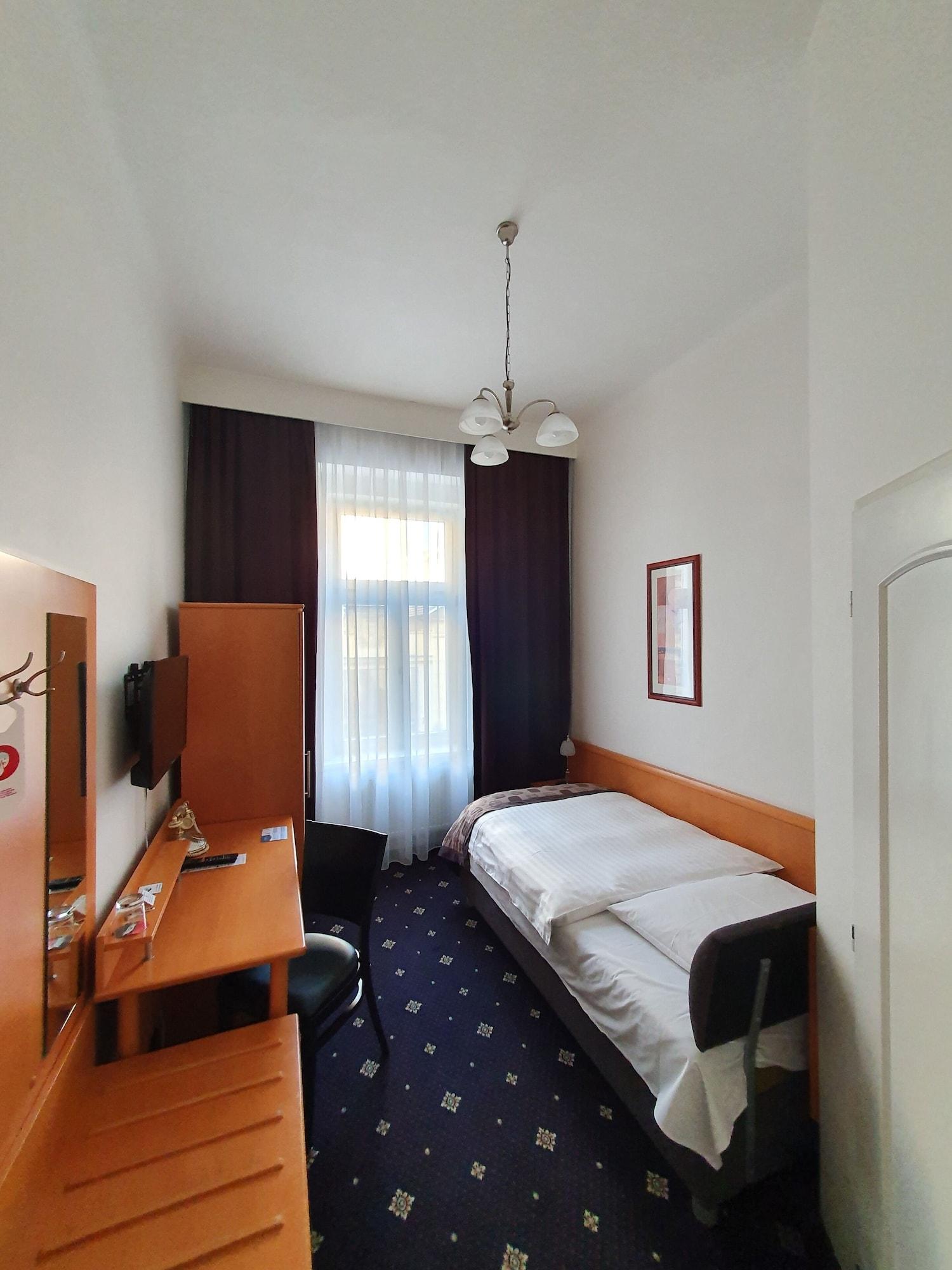 Hotel Máchova Praga Exterior foto